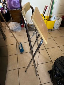 Folding bar stool