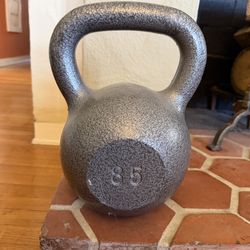 85 lb / 38 kg kettlebell