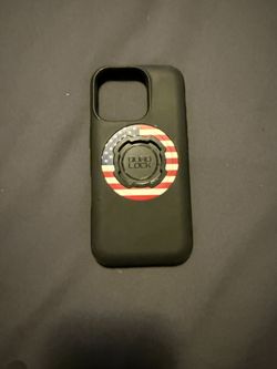 Used But Great Shape Quad Lock iPhone 16pro Case With 4 Diff Color Mag Rings