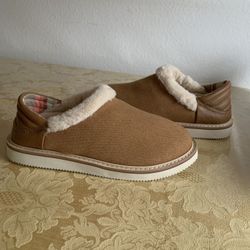 New Women Sanük Slippers Size:8 Pantunflas Nuevas De Mujer Talla:8 Pick Up Oxnard, California $45