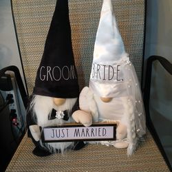  Gnomes Couple
