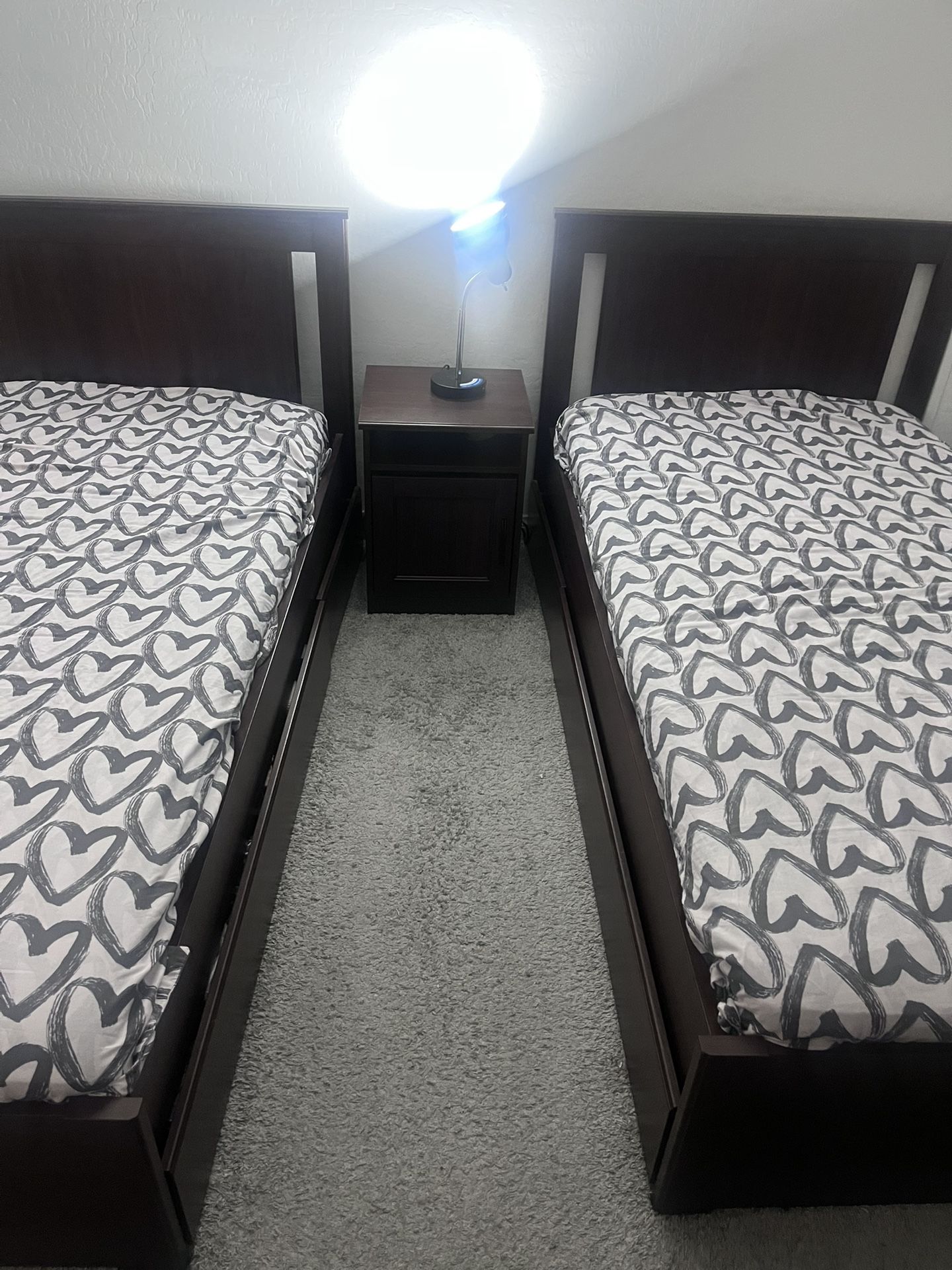 Twin Bedroom Set With Nightstand Wood)