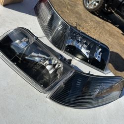 98-11 Ford crown Victoria Headlights New 