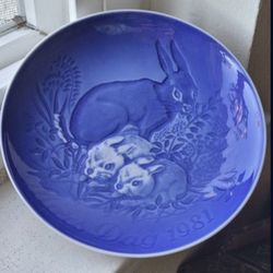 Bing & Grøndahl (B&G) Annual Mother’s Day Plate – 1981 – Denmark