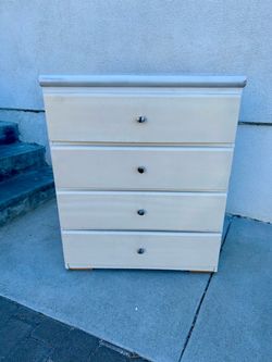 White 4 drawer dresser