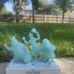 Haunted Mansion Hitchhiking Ghosts Ornament 