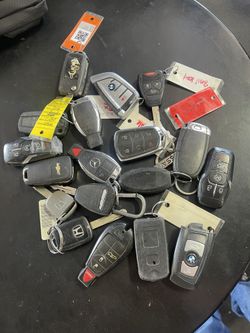 Random Car Keys Dodge Cadillac Ford Mercedes BMW