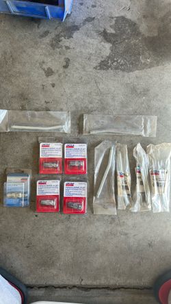 Lincoln Industrial Grease Gun Couplers – 8 Pieces – Models 5852, 5845 & 62028 – New