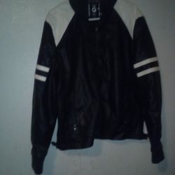 Beautiful Men's Black N White Jacket. Xl