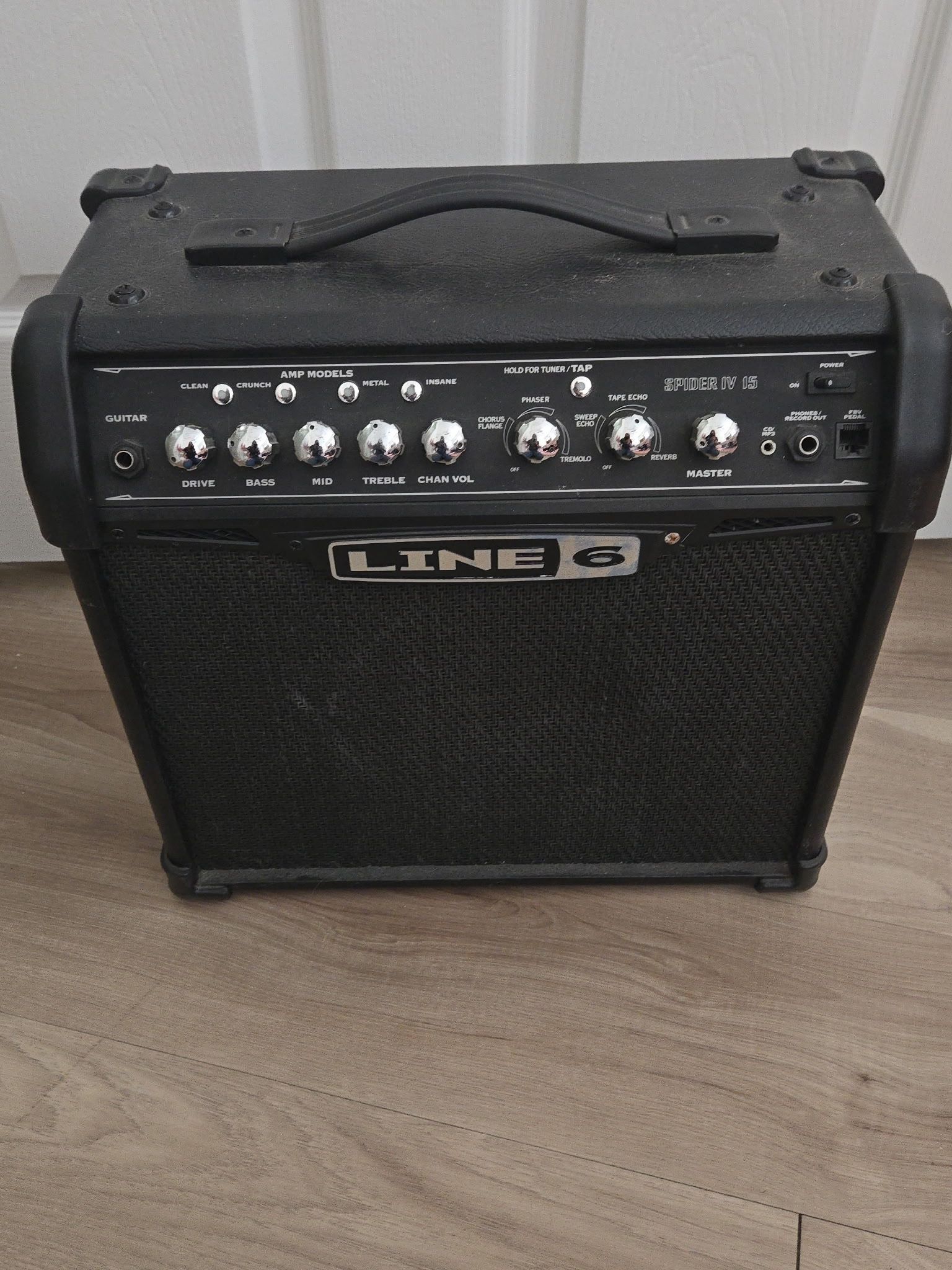 Line 6 Spider IV 15W 1x8 Guitar Combo Amp