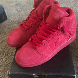 Jordan 1 Retro Red Suede 