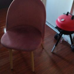 Vanity Pink Chair 
