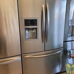 FRIGIDAIRE GALLERY FRENCH DOOR REFRIGERATOR NO WATER OR ICE DELIVERY AVAILABLE FOR SMALL FEE 🚛