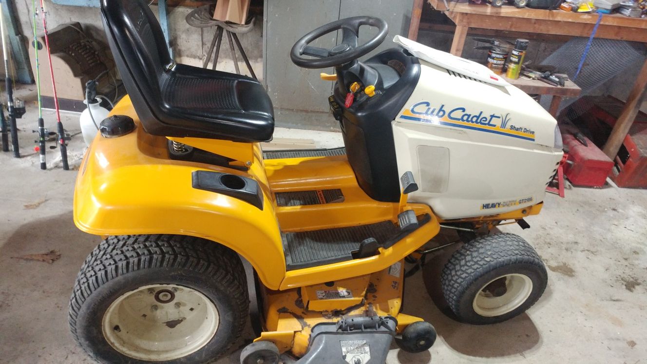 Cub Cadet GT 218644 Lawn Tractor riding mower for Sale in St. Louis
