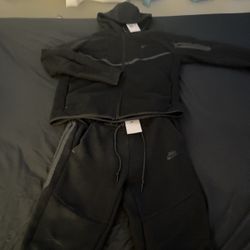 Nike tech sweatsuit brand new with tags medium