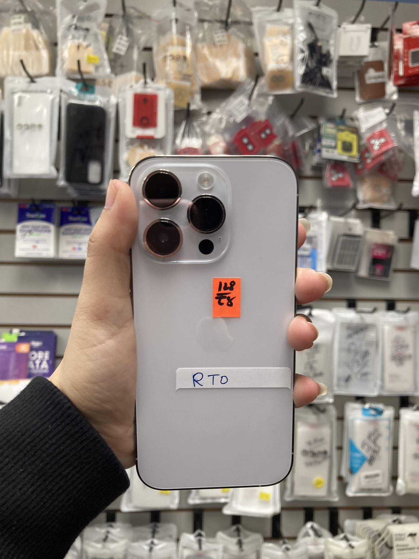 Factory Unlocked Iphone 14 pro 128 gb comes with store warranty