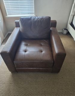 Banks Top Grain Leather Chair In Amazing Condition