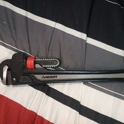 Husky 14 In Pipe Wrench 