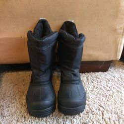 Kids Size 8 Snow Boots