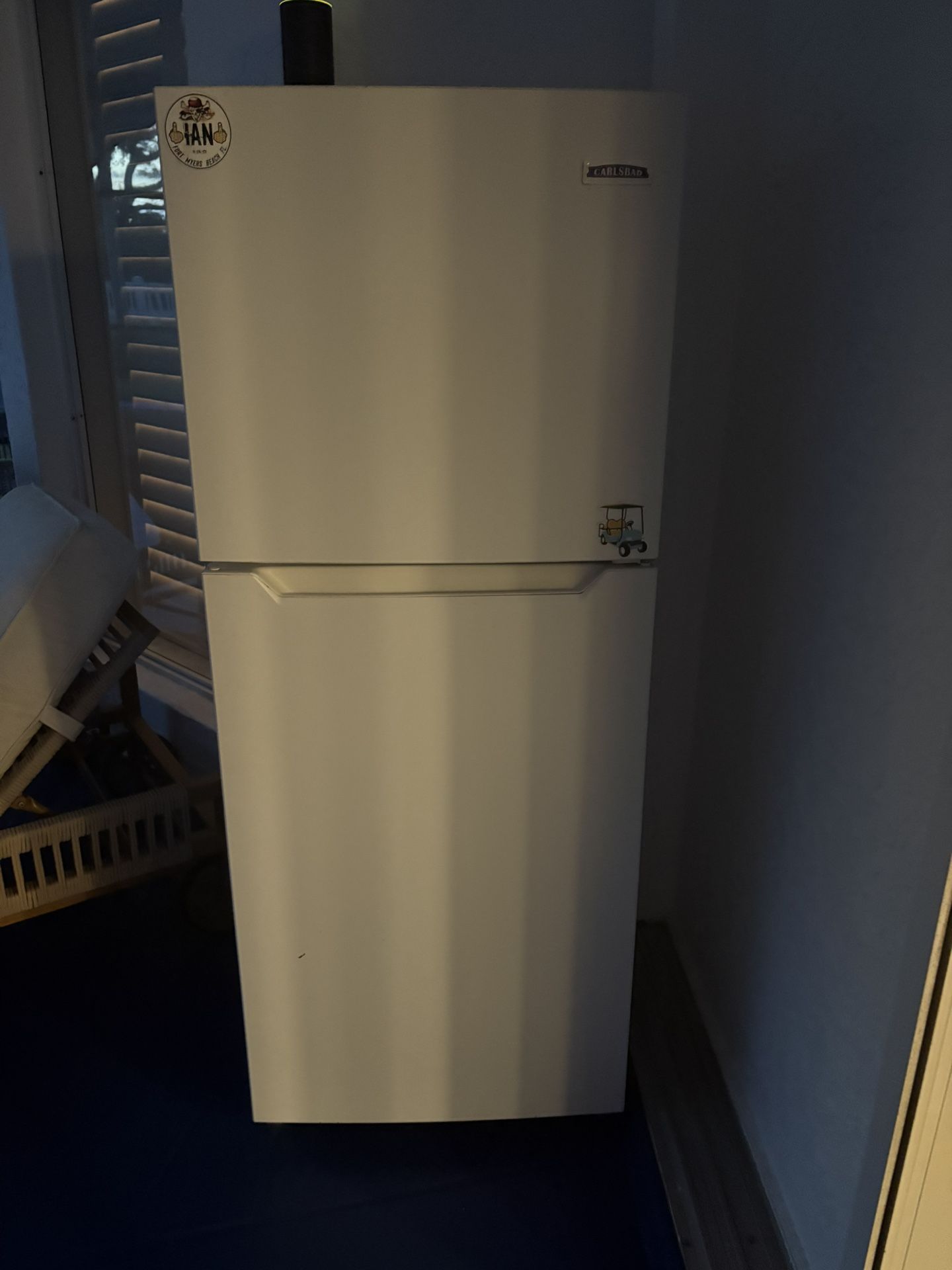 Frigidaire 10cu Ft Apartment Refrigerator With Top Freezer