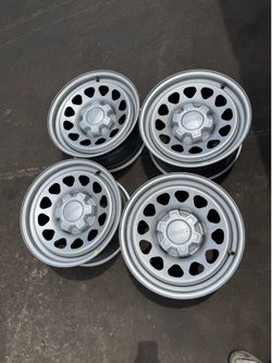 SET OF FOUR 17” CHEVY GMC WHEELS