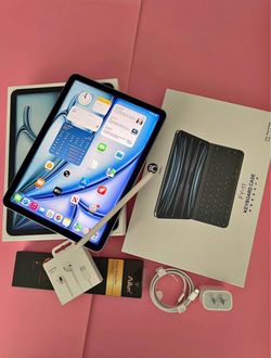 Apple IPad Air 11 (M3 chip / 2025 Model) 128GB  with pen, keyboard case & Accessories