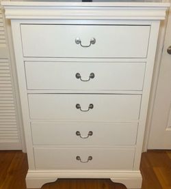 White 5 Drawer Dresser & Nightstand (Pre- Owned)