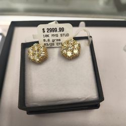 10k Gold Diamond Earrings 8.6 Grams Layway Available 10% Dwon If You Interested Please Make Sure You Ask For Maribel Thank You 