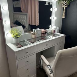 Makeup Vanity With Mirror