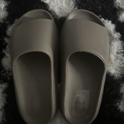 Yeezy Style Foam Slides Sand Color Size 7-8 + Free Stickers