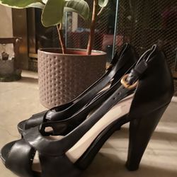 Nine West Heels (Black Size 6 )