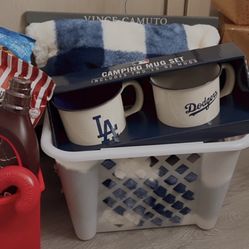 Christmas Gift Basket Comes With Popcorn And Snacks