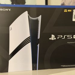 PS5 Pro 2TB + 2 Gamepads 