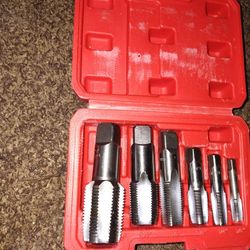 Pipe Cutters And Pipe Tap Set