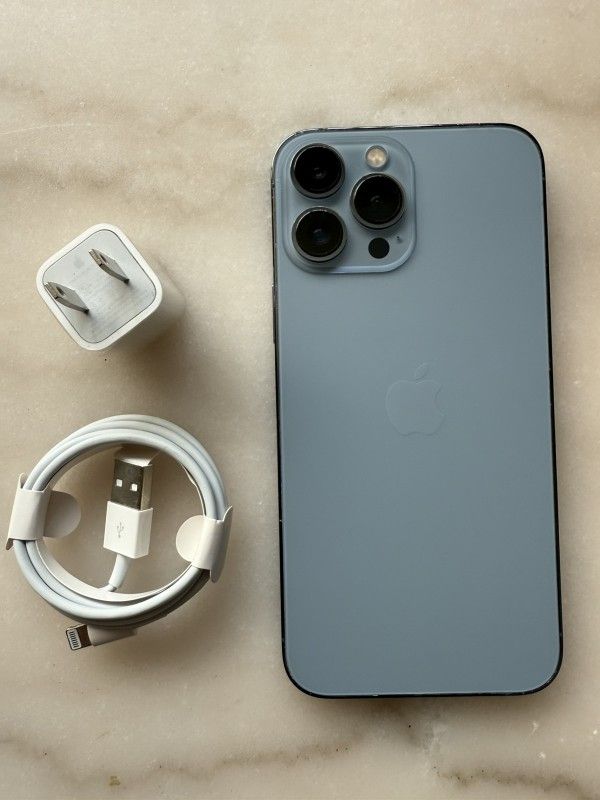 iPhone 13 Pro Max , Factory Unlocked, Excellent Condition Like New