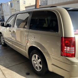 2010 Chrysler Town & Country