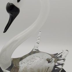 Gorgeous Vintage Art Glass Swan 