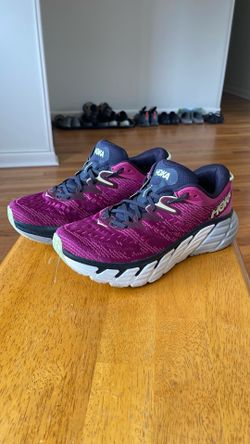 ALMOST NEW CONDITION HOKA RUNNING SHOES size 9.5 Women