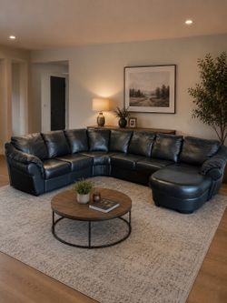 *Like New* Italian Black Leather Natuzzi Editions Sectional Couch (Free Delivery 🚚)