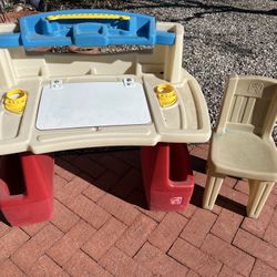 Step 2 Kids Art Desk With Chair