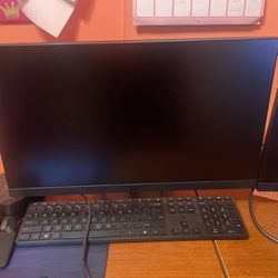 Perfect Condition 2 HP Monitors With HP USB-C G5 Essential Dock