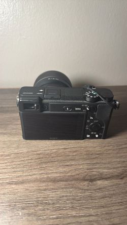 Sony a6400 Mirrorless Camera with Sony - FE 50mm f/1.8 Standard