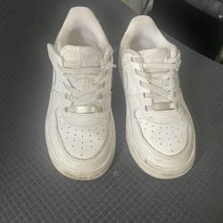 Nike shoes, looks good, needs just wash little bit, size 12