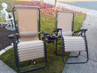 Outdoor gravity chairs