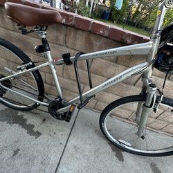 Specialized  expedition sport bicycle aluminum  lightweight  Like new