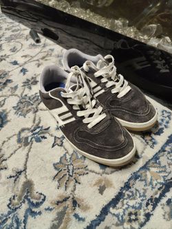 Sneakers shoes