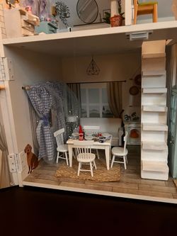 Dollhouse for sale with lots of furniture accessories