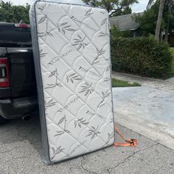   Mattresses: twin, full , queen regular ,  Colchon Nuevo Colchones plush or pillow top available cama bed mattress 