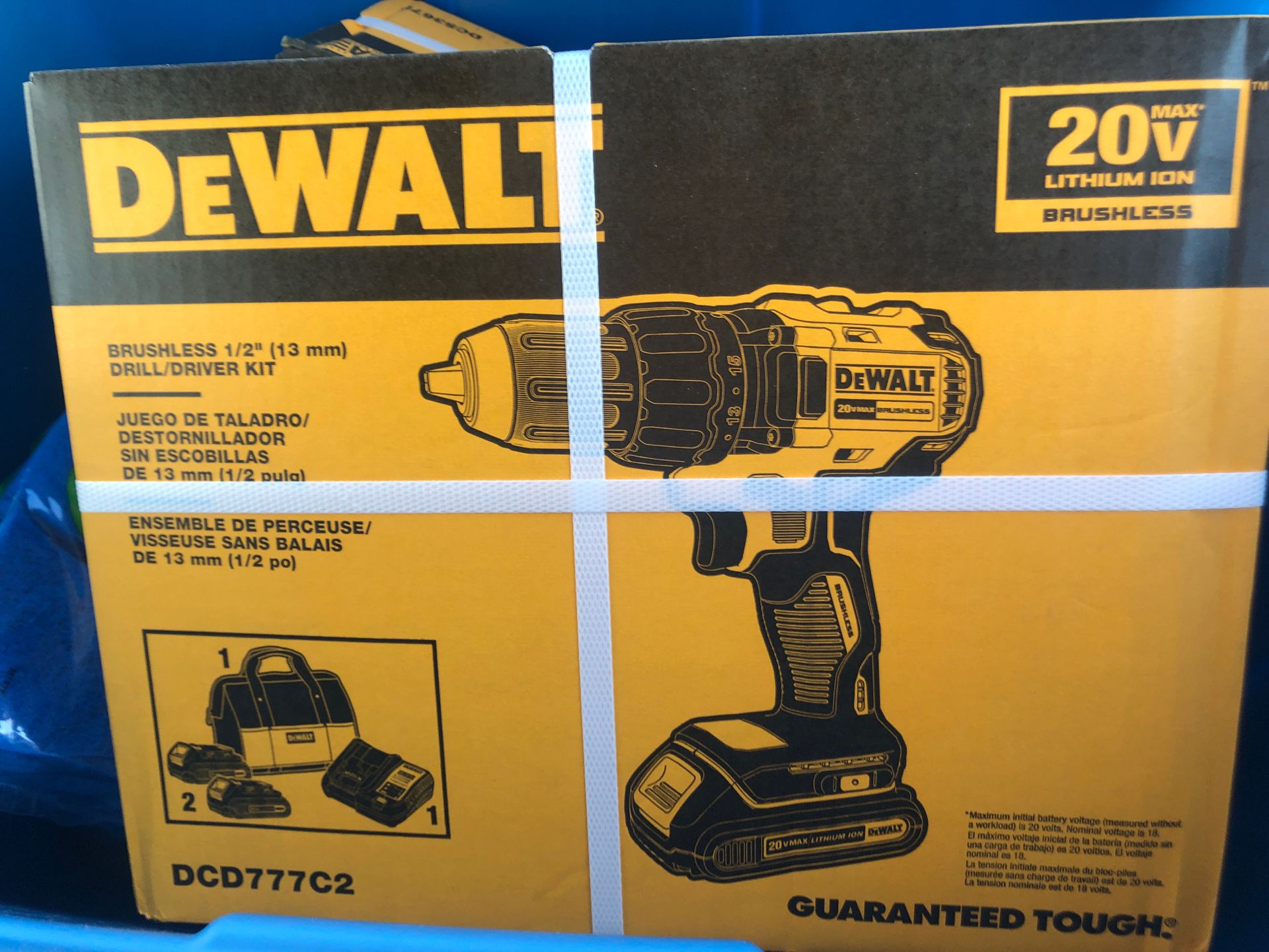 Dewalt 20 V lithium ion brushless drill driver kit
