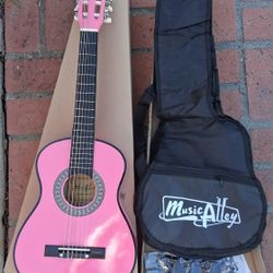 New 1/2 Size Pink Guitar, Nylon Strings, Strap,gig Bag, Extra Strings